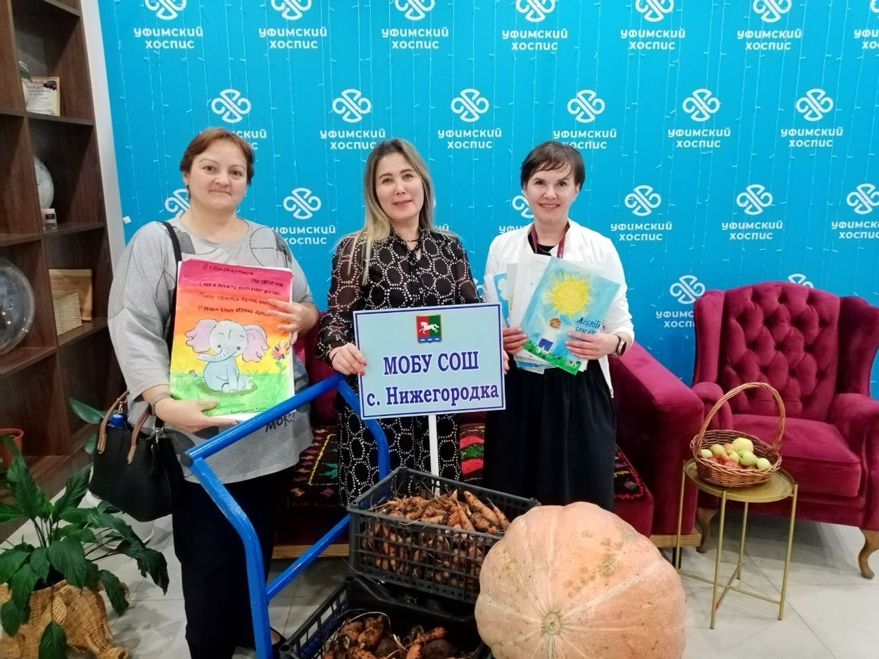 Школьники Уфимского района собрали новогодние подарки для подопечных хосписа