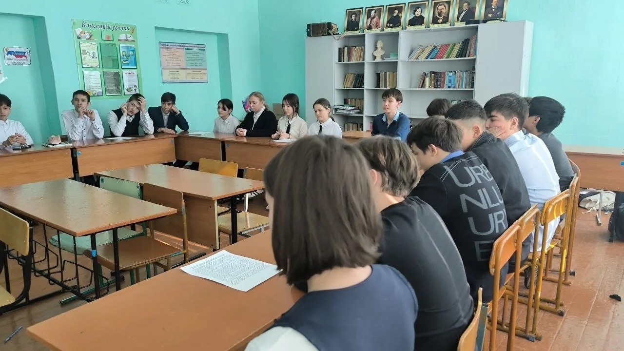В Красном Яре школьники обсудили воссоединение Крыма с Россией