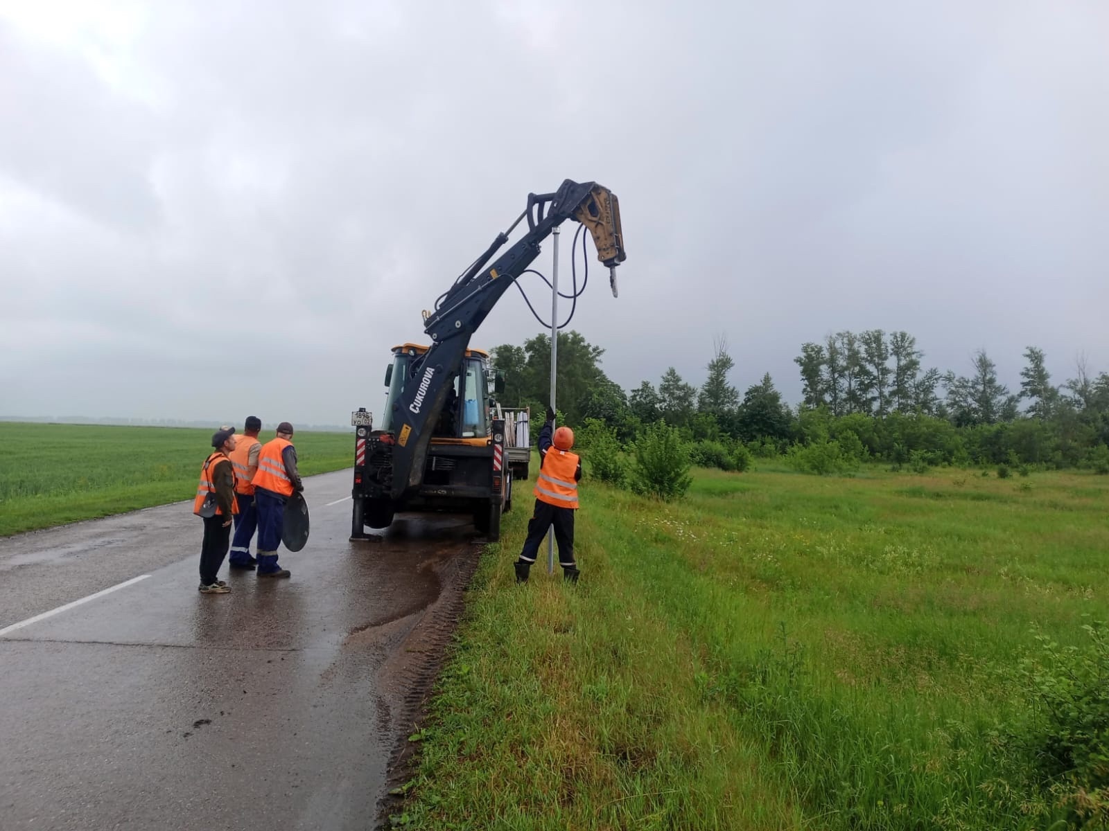 В Уфимском районе продолжается установка дорожных знаков