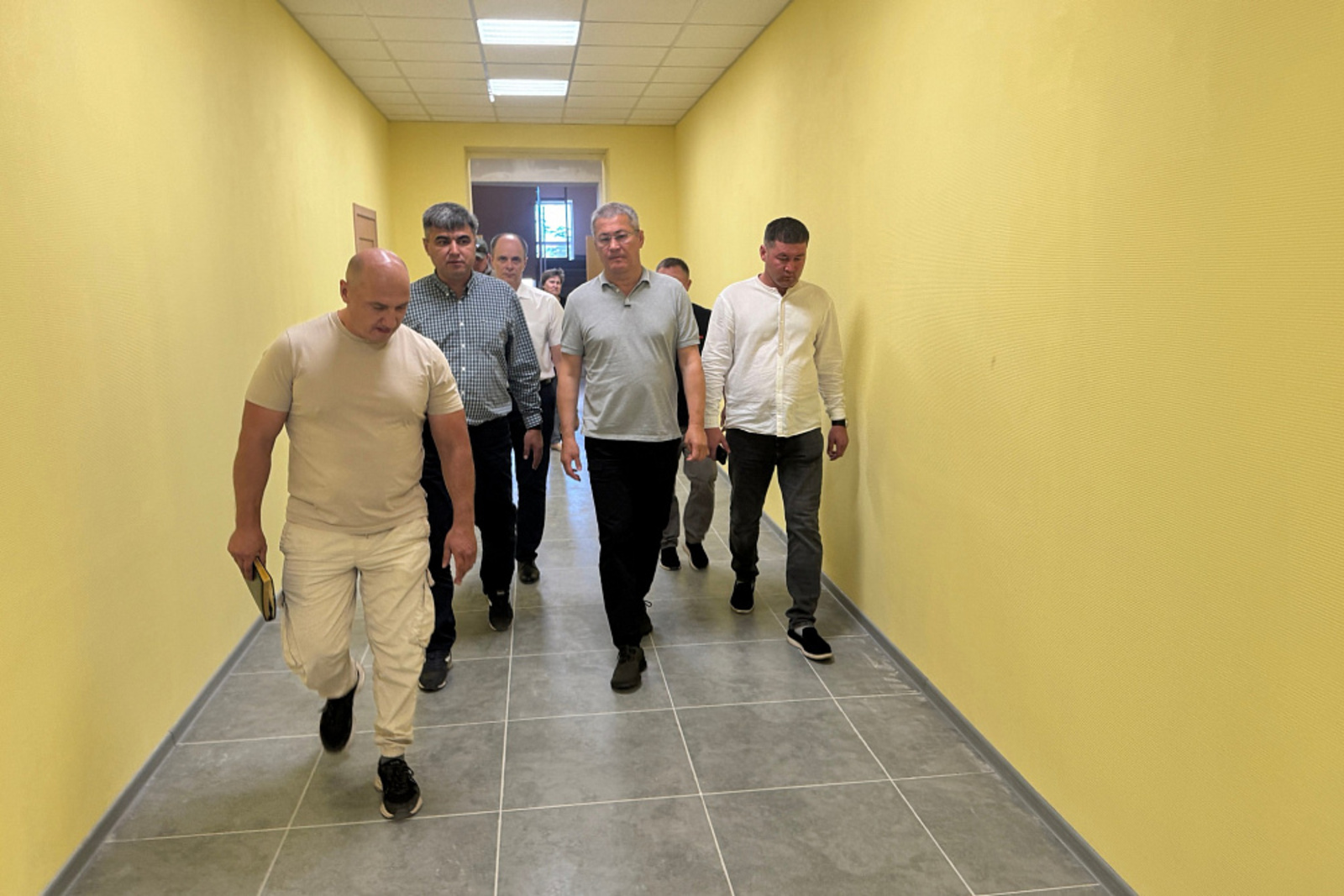 Радий Хабиров оценил ход ремонта в Краснолучской школе №7 в ЛНР