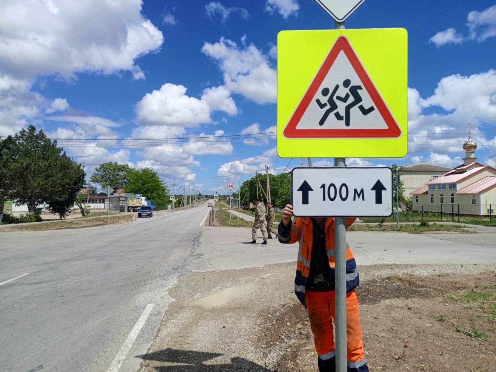 В Уфимском районе продолжают устанавливать дорожные знаки