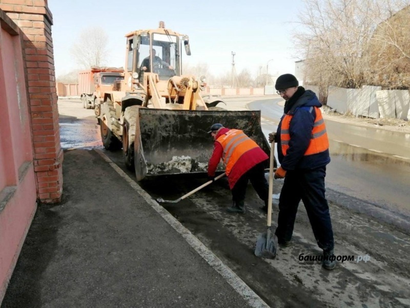 Коммунальные службы в столице Башкирии работают теперь круглосуточно