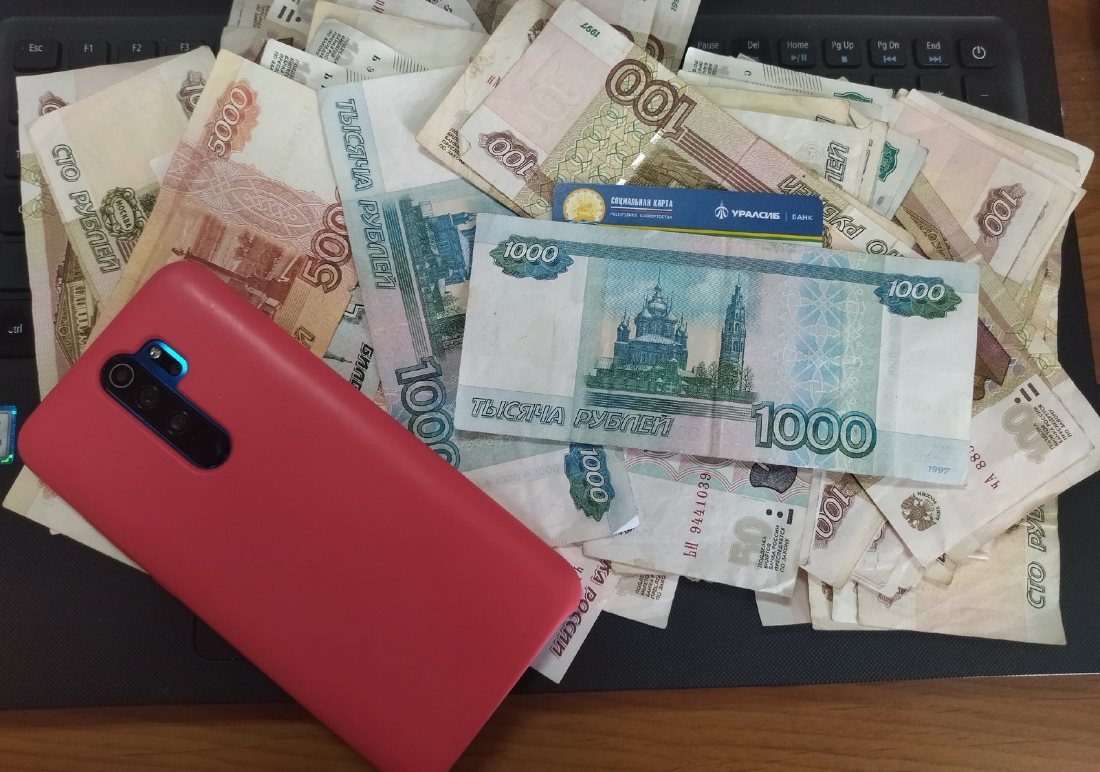 Мошенники на улицах просят перевести им деньги под предлогом болезни ребенка