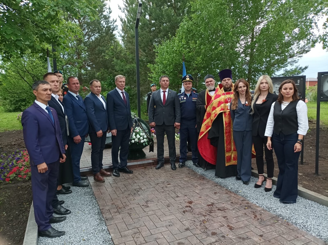 В Уфимском районе открыли мемориальный камень и Аллею славы