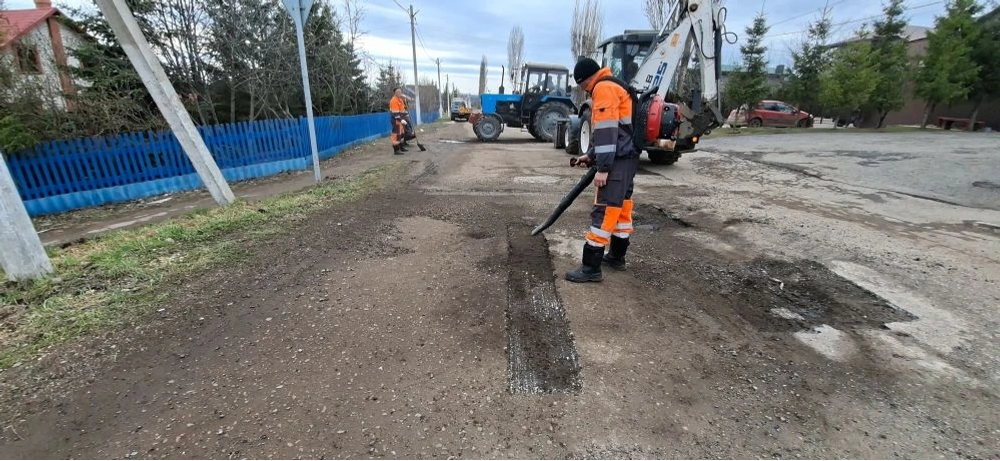 В Уфимском районе начался ямочный ремонт дорог