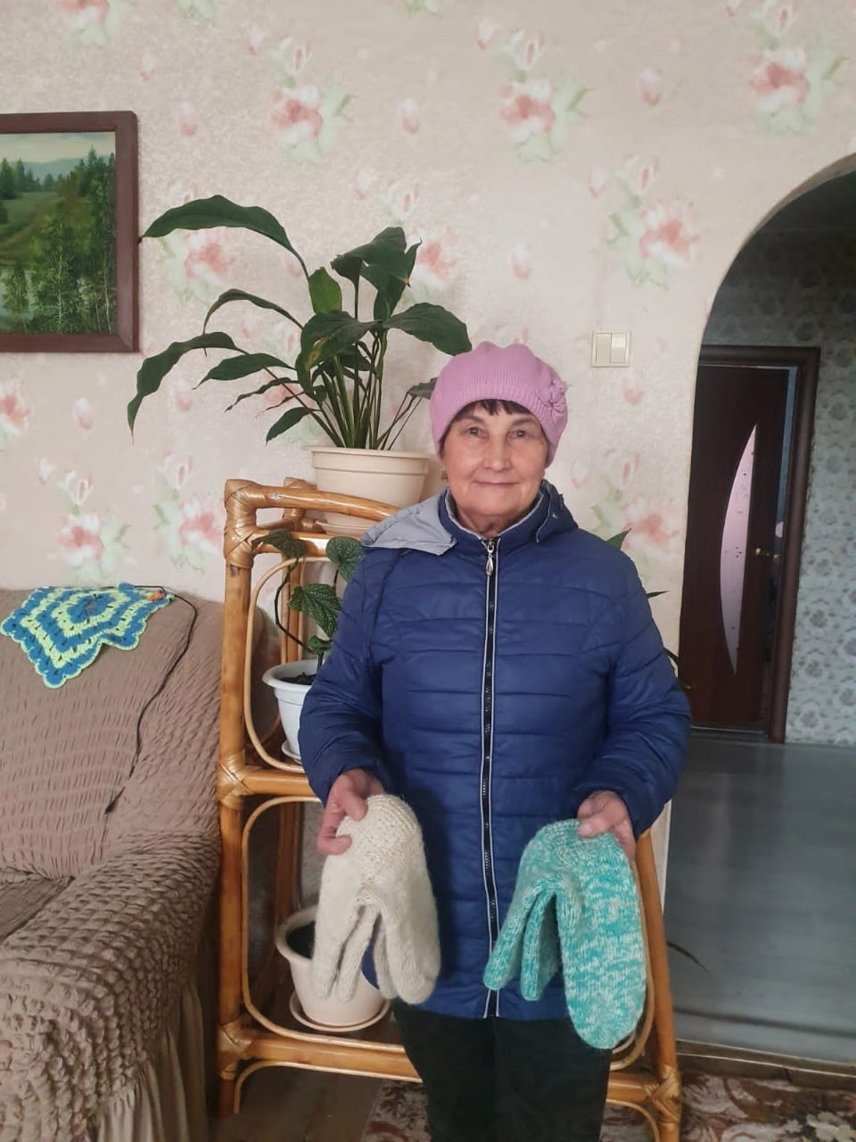 Жительницы Уфимского района вяжут теплые вещи для военнослужащих, принимающих участие в СВО
