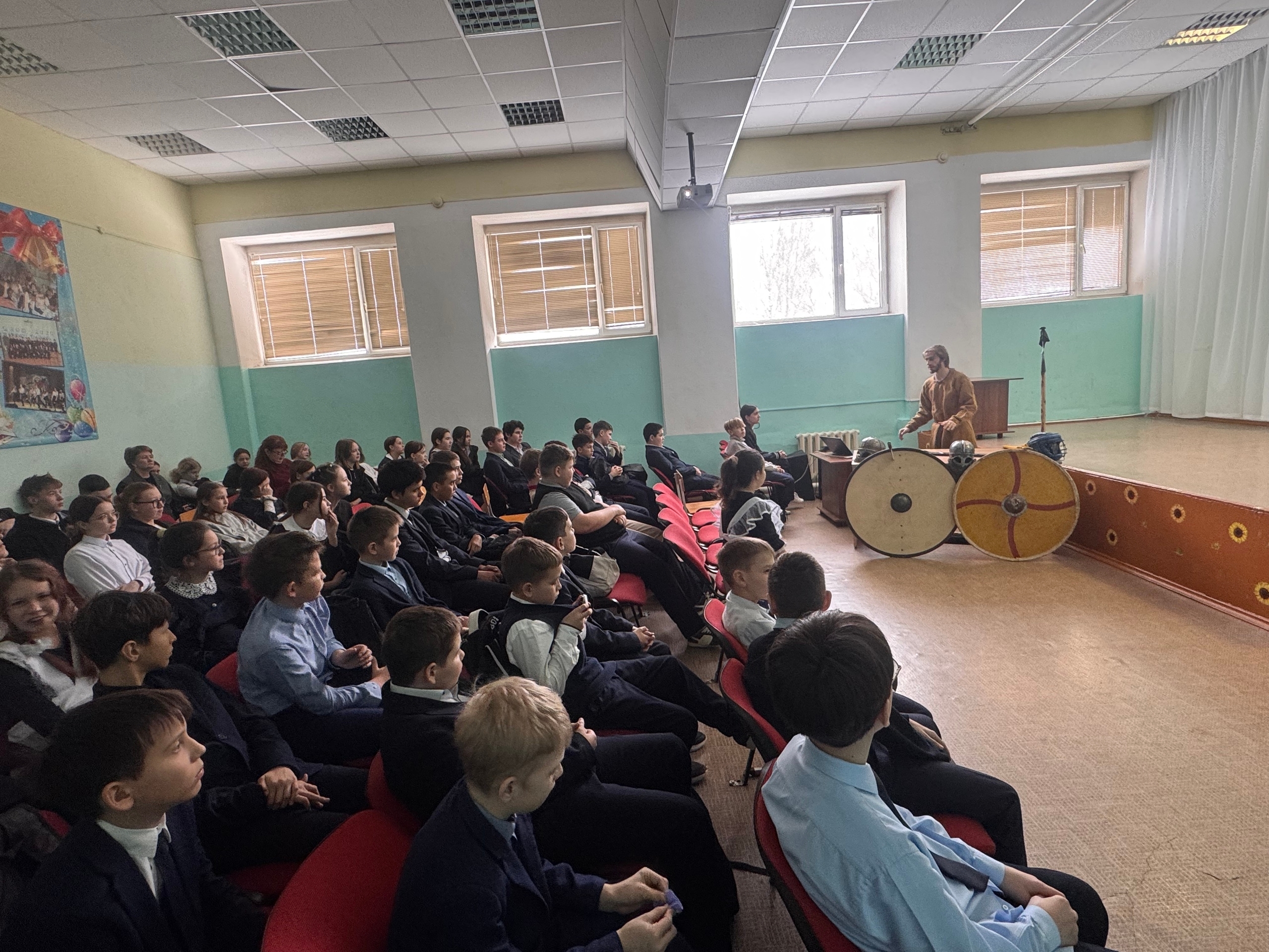 В школе деревни Николаевка прошел мастер-класс по историческому фехтованию
