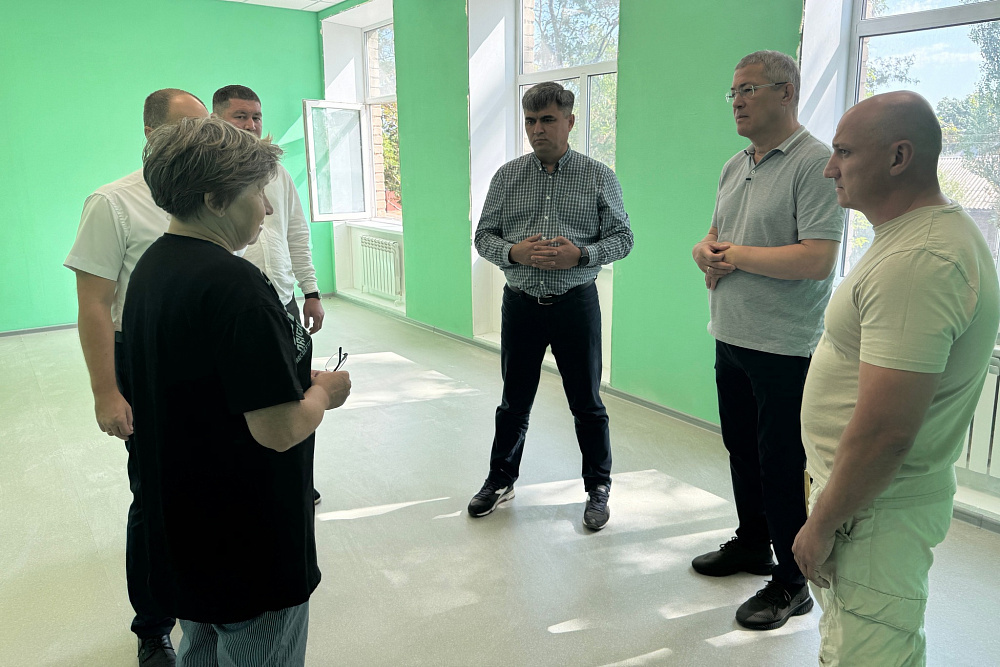 Радий Хабиров оценил ход ремонта в Краснолучской школе №7 в ЛНР