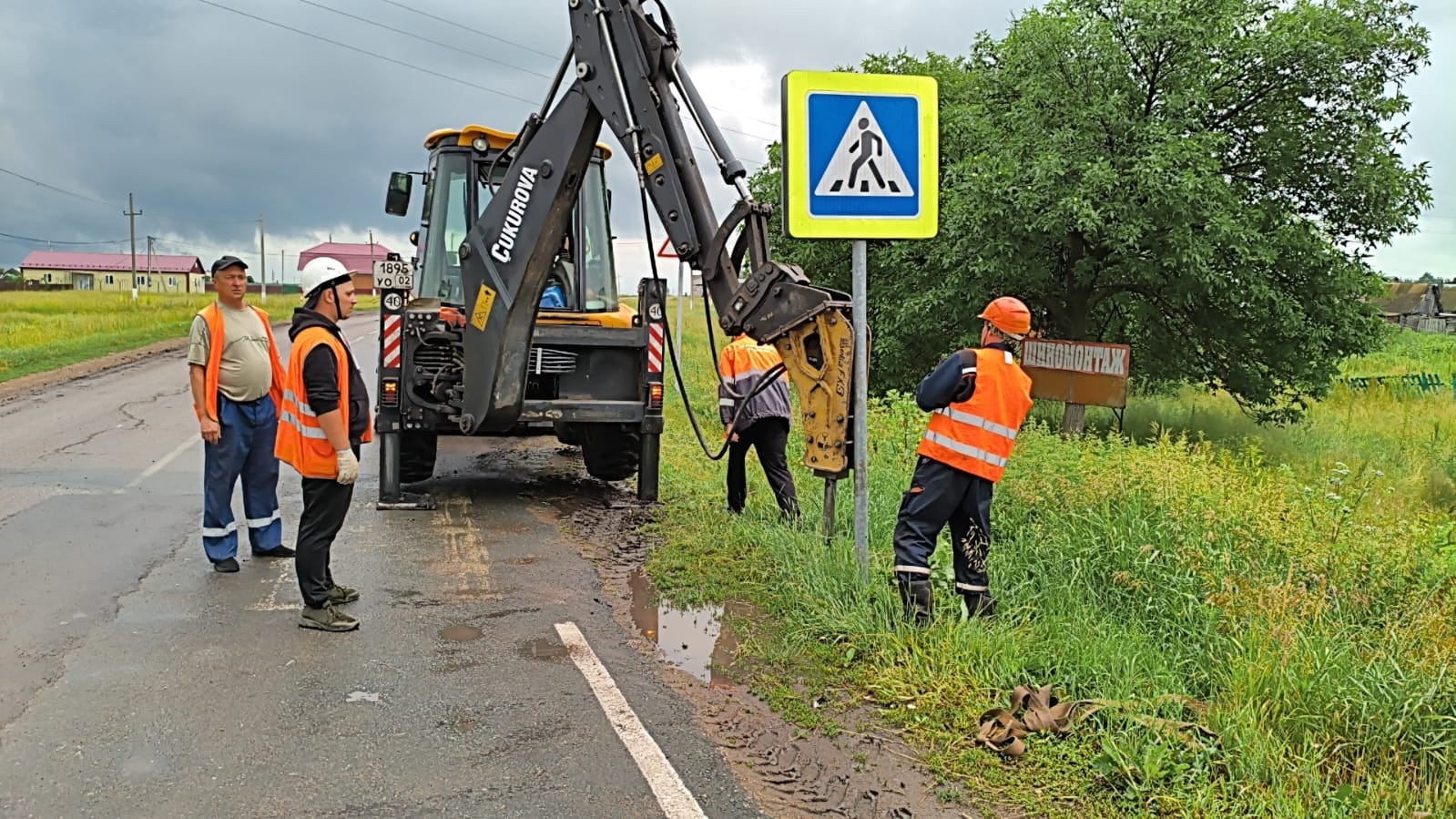 В Уфимском районе продолжается установка дорожных знаков
