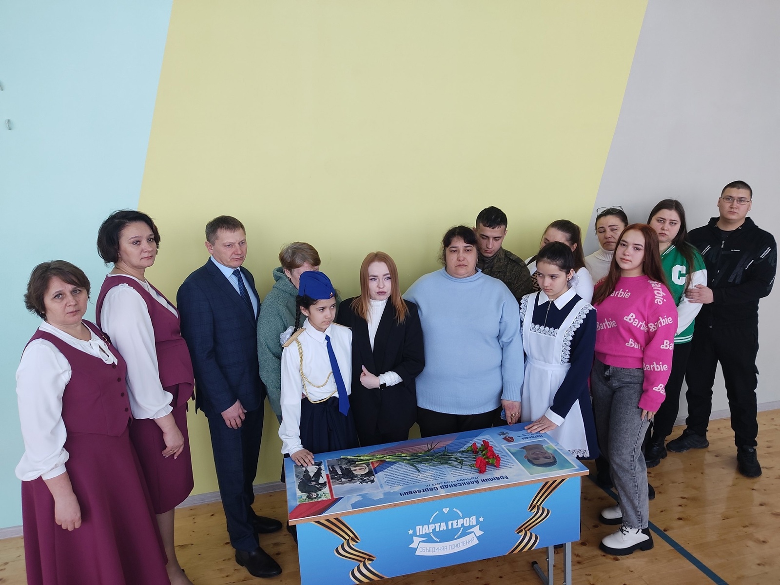 В школе Уфимского района прошло торжественное открытие «Парты Героя»