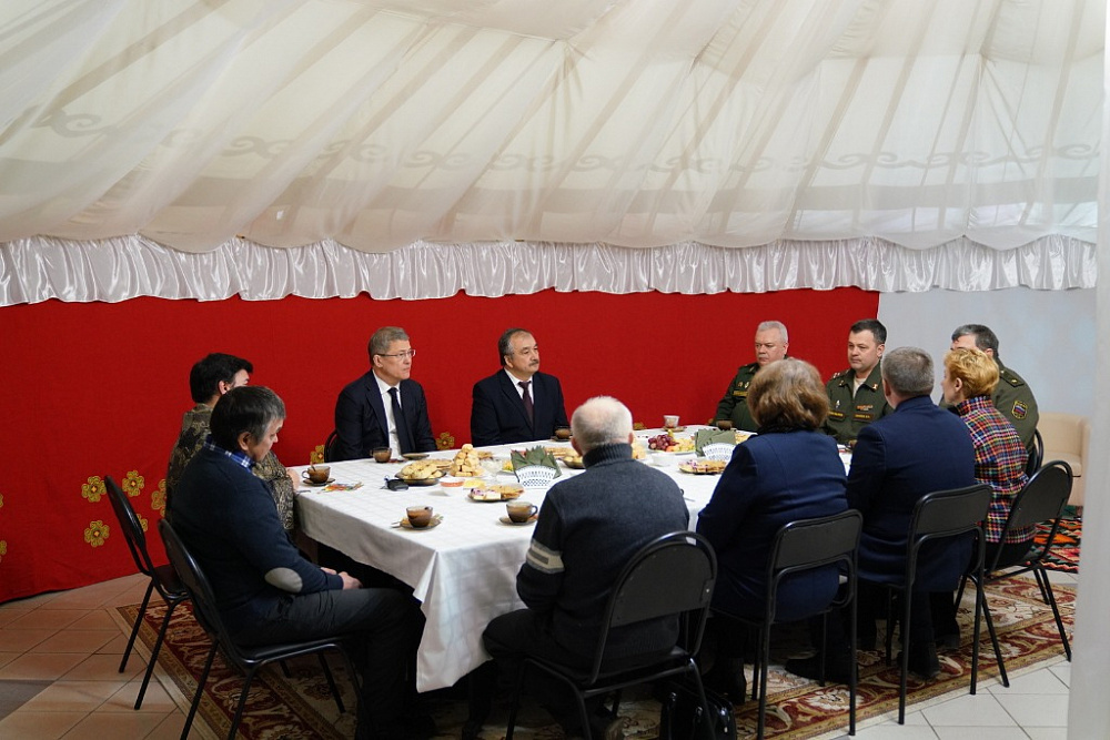 Глава Башкирии встретился с родителями погибших на СВО военнослужащих