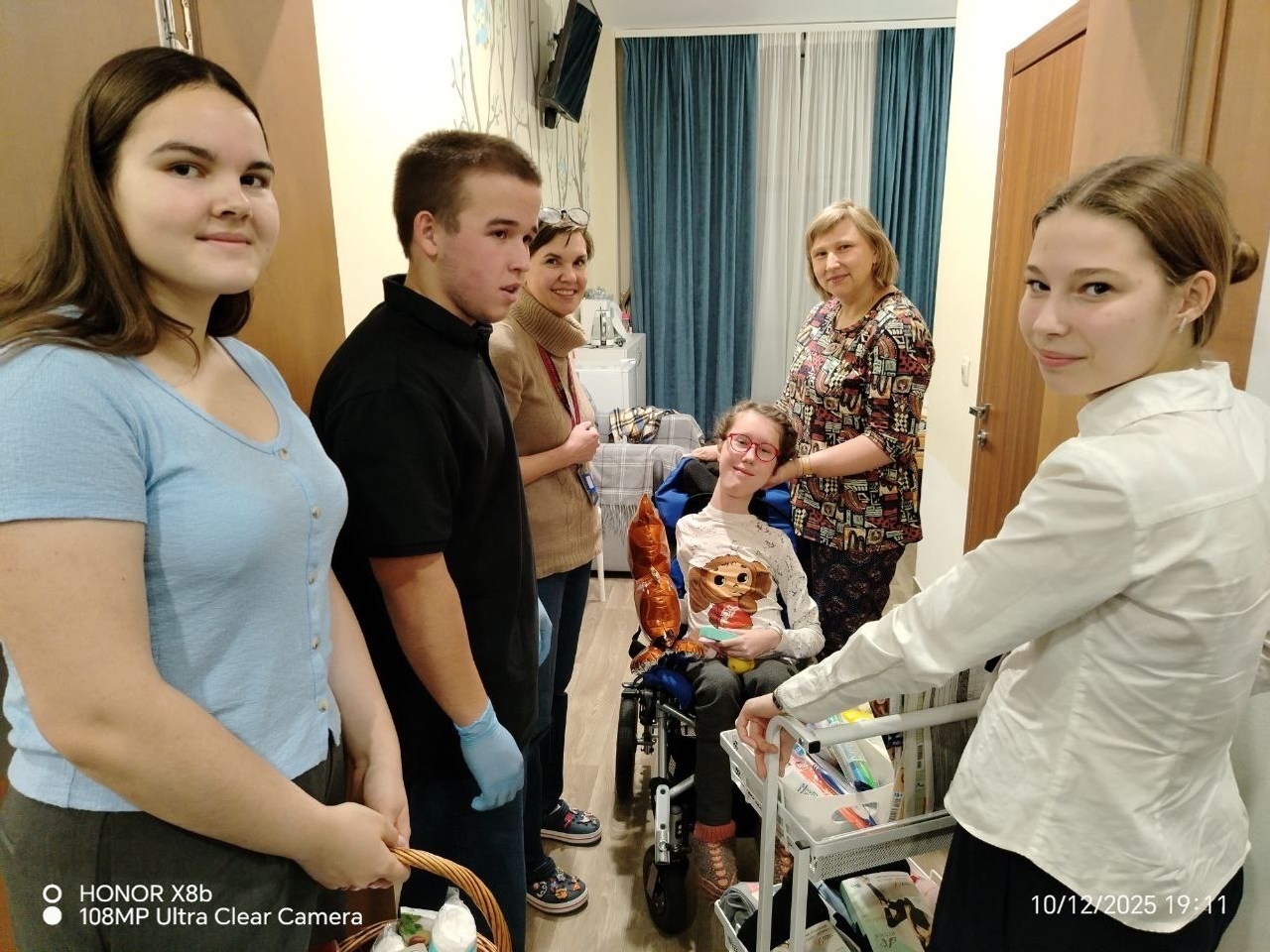 Школьники Уфимского района собрали новогодние подарки для подопечных хосписа