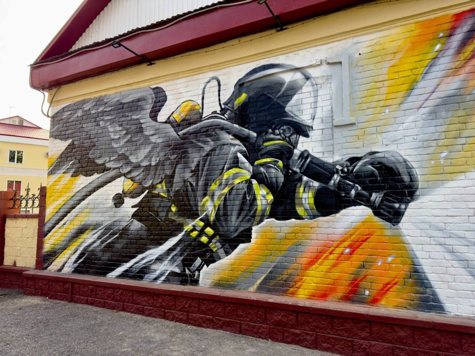 Два новых мурала украсили улицы Уфы