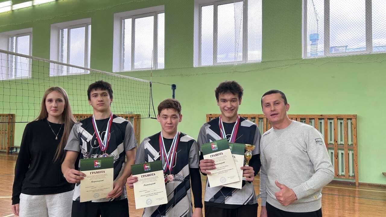 В Шамонино прошёл волейбольный турнир ко Дню народного единства