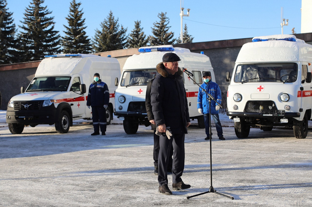 Радий Хабиров передал больницам республики 10 машин скорой помощи