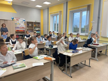 Старшеклассники из Жуково провели для младших школьников Неделю безопасности