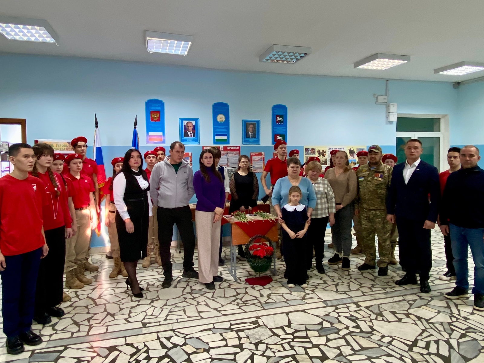 В школе Уфимского района открыли «Парту Героя» в честь выпускников-защитников