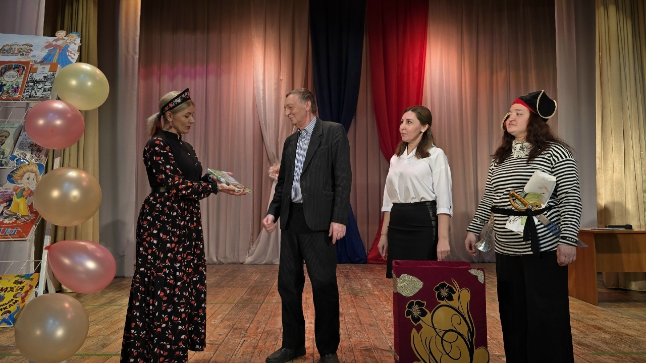 Неделя детской книги стартовала в Михайловке встречей с писателем