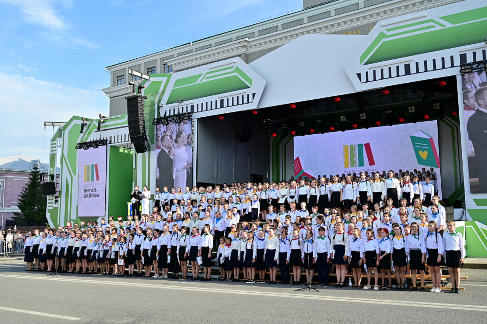 Ярмарку «Китап-байрам» в Уфе завершили выступлением детского хора