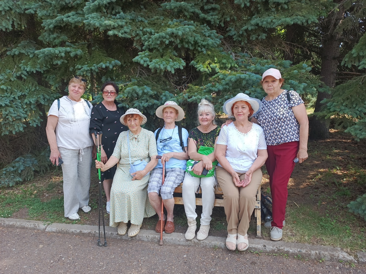 Жители Уфимского района посетили ботанический сад Уфы