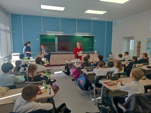 В школе Уфимского района прошел мастер-класс по плетению маскировочных сетей