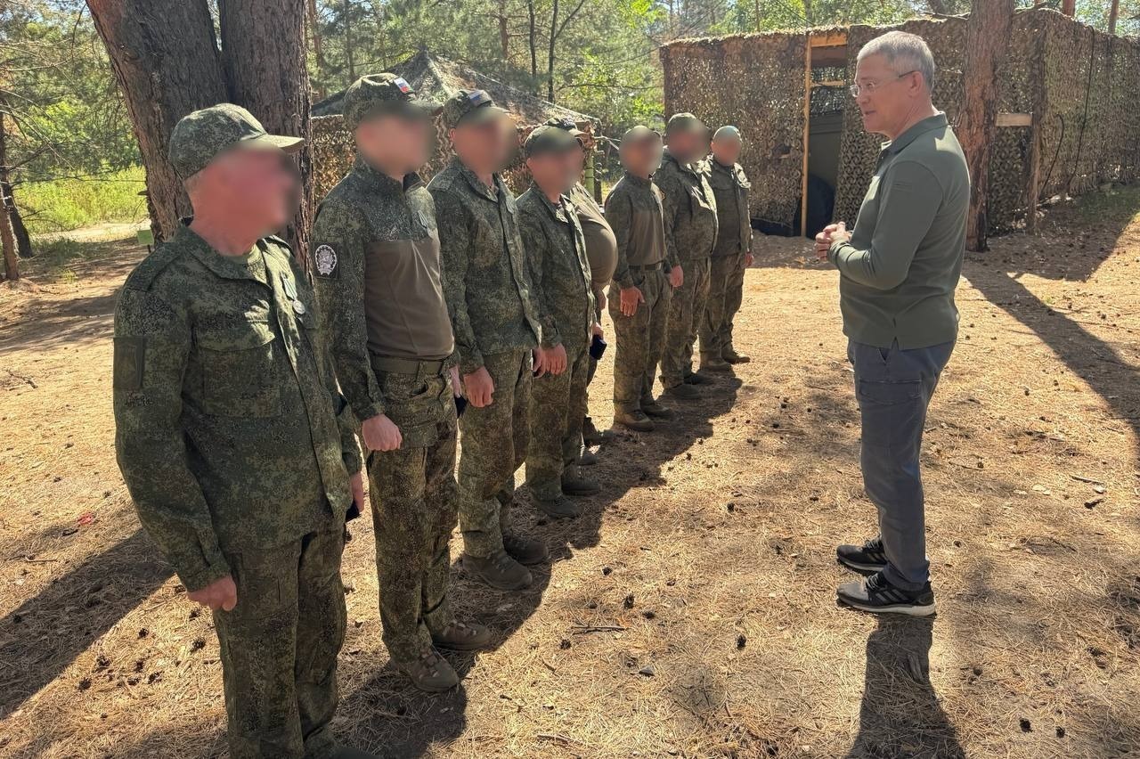 Радий Хабиров поговорил с бойцами на передовой о поддержке армии