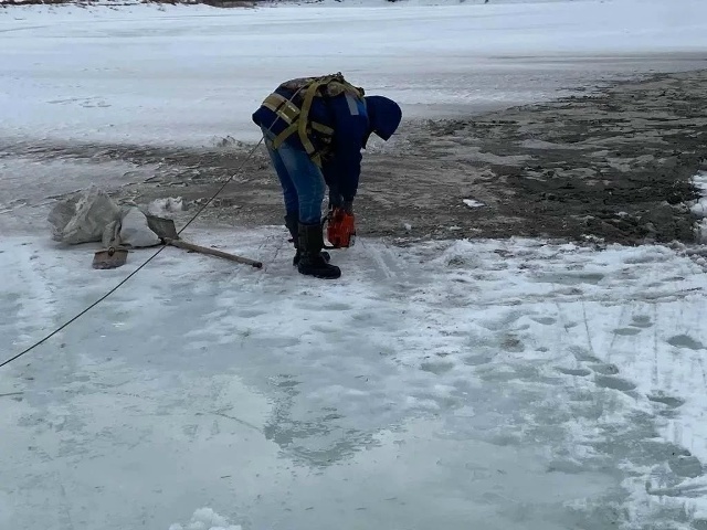 В трех населенных пунктах Уфимского района провели чернение льда