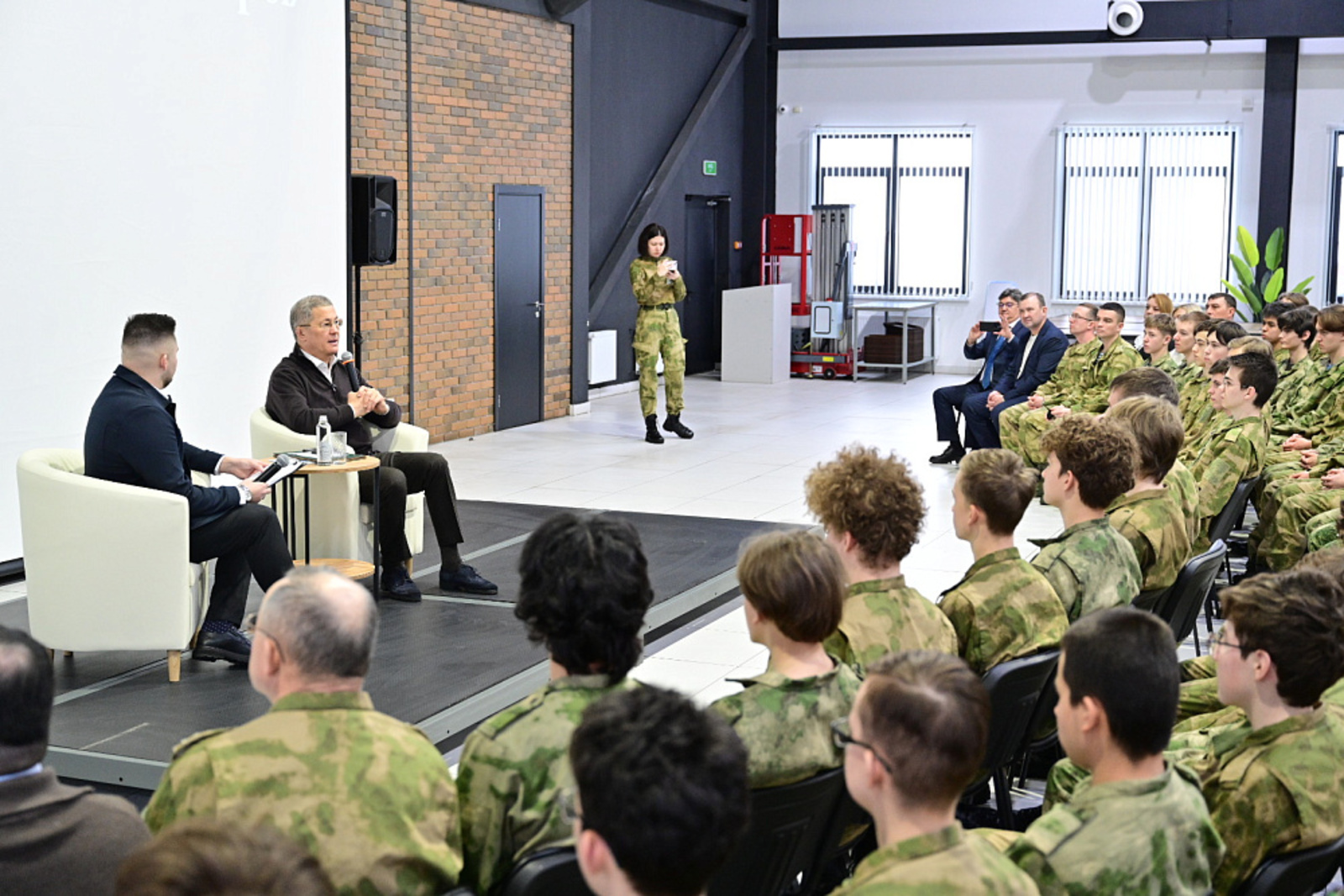 Радий Хабиров встретился с участниками учебных сборов в парке «Патриот» в Уфе