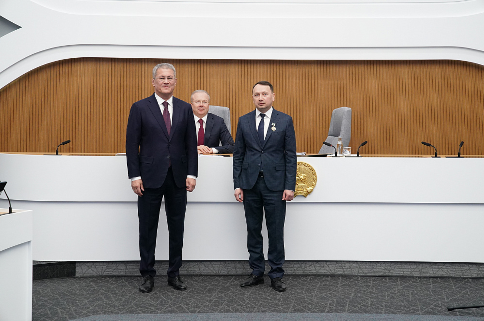 В Башкирии министру торговли Азату Аскарову вручили медаль «За трудовую доблесть