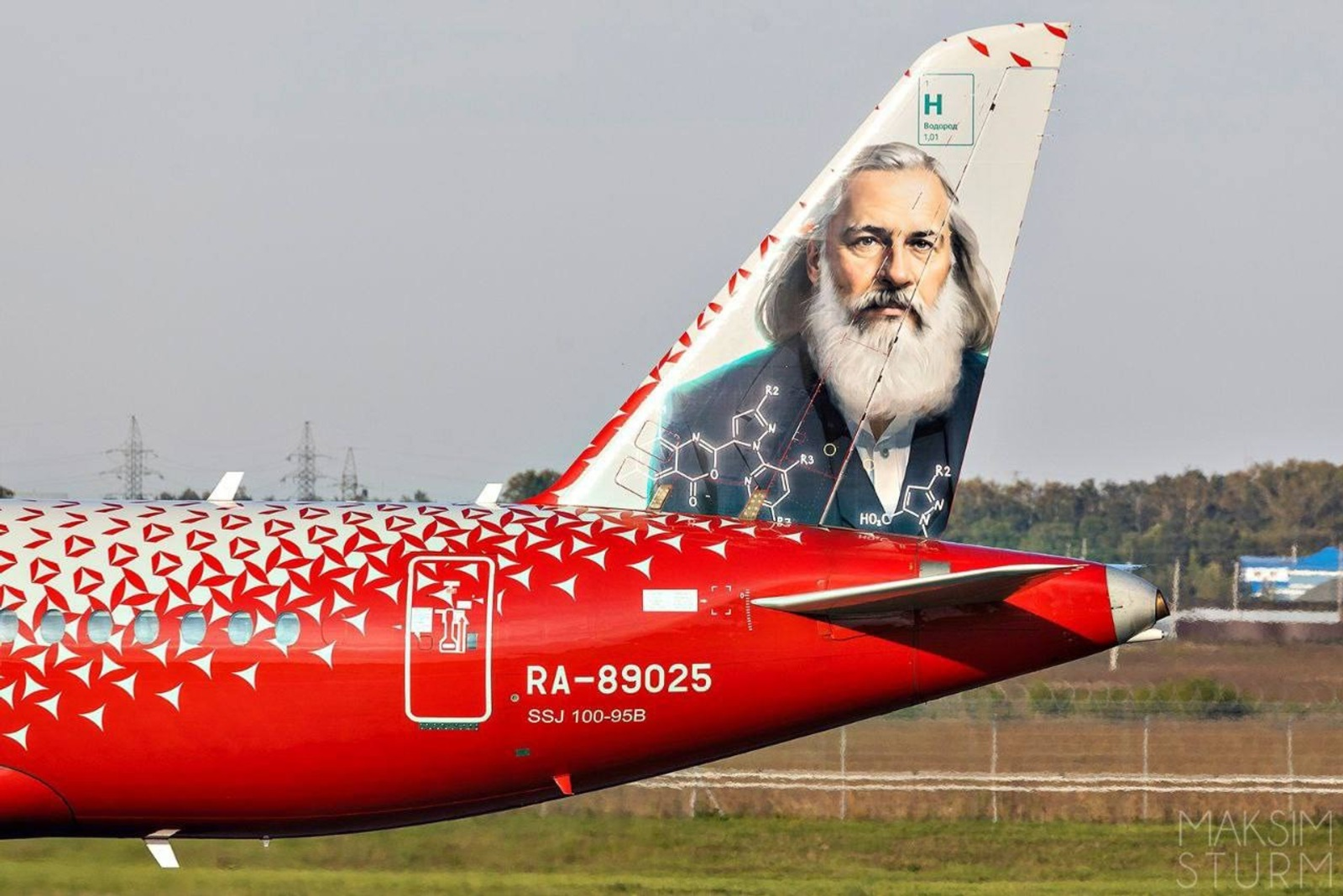 Самолет с портретом Менделеева приземлился в Уфе